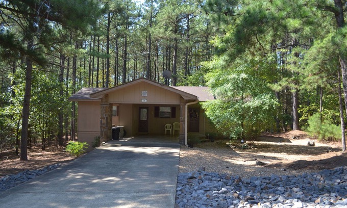 Hot Springs Village House | 79MandDr | West Gate Area Home | Sleeps 4