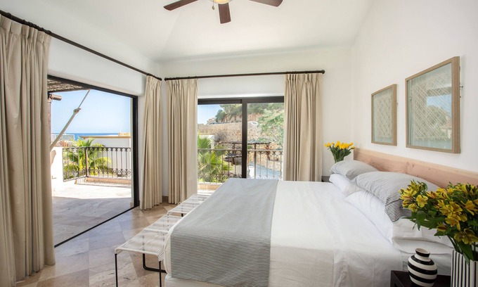 Centro House | 7Br/8bth Walking distance to town! Great REVIEWS!