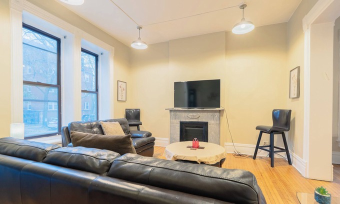Lake View East House | 7BR Apartment City Escape Near Cubs + Laundry Ready