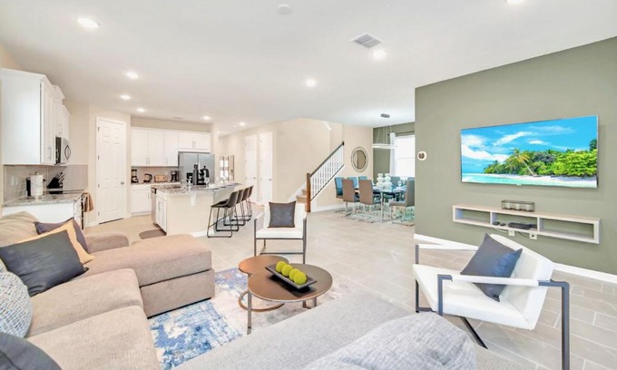 Four Corners House | 7BR Family Resort - Pool & Hot Tub - Near Disney