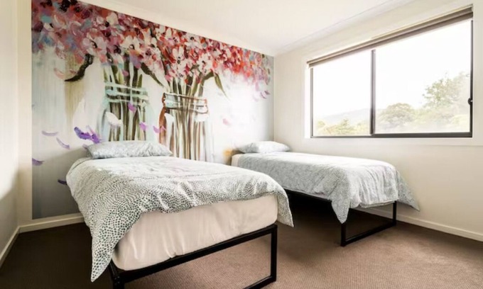 Ferntree Gully House | 7BRM+3bath+11beds-close to Knox central apartment hotel -New for big groups