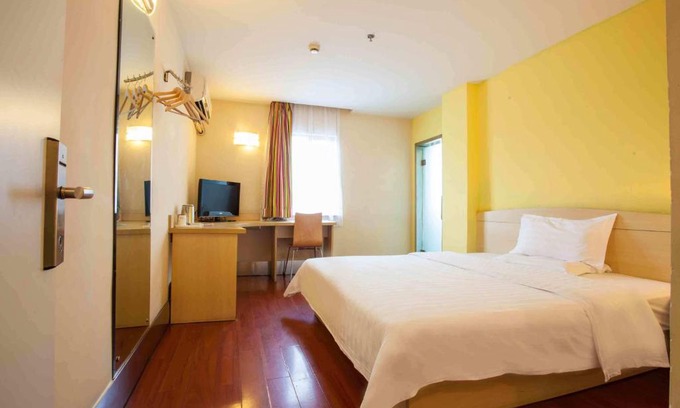 Yuzhong Hotel | 7Days Inn Chongqing Jiefangbei Jiaochangkou Subway Station