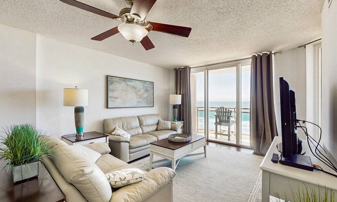 Crescent Beach Condo | 7th-floor oceanfront condo with pool, hot tub, private balcony & gym