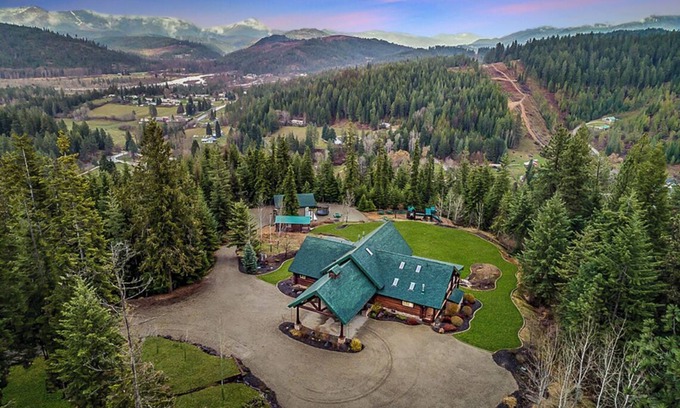 Kingston House | 8 Acre Private Estate | Zipline | 5 mi to Silver Mtn | Rock Climbing Wall
