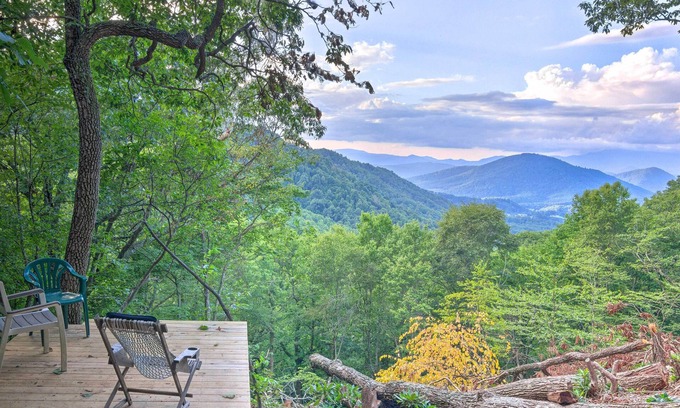 Spruce Pine Cottage | 8 Acres + Hiking Trails: Little Switzerland Escape
