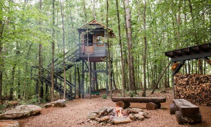 Travelers Rest RV Rental | 8 Acres of Private Camping on 20 Acre Lot