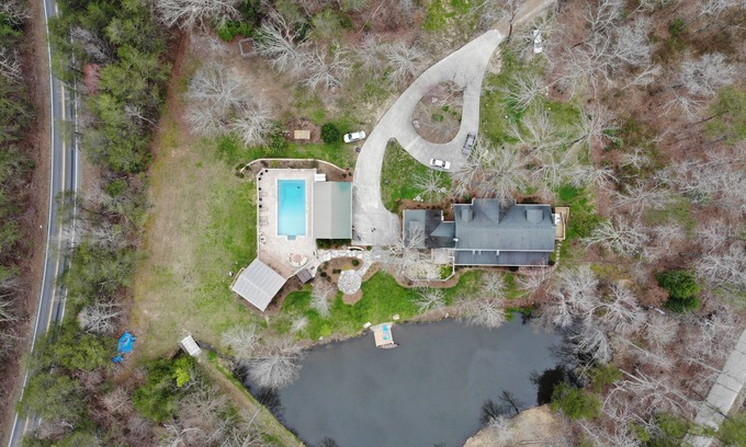 Lookout Mountain House | 8 Bdrm🏆33ppl Hotub,Pool,Pond, 9miles Chatt