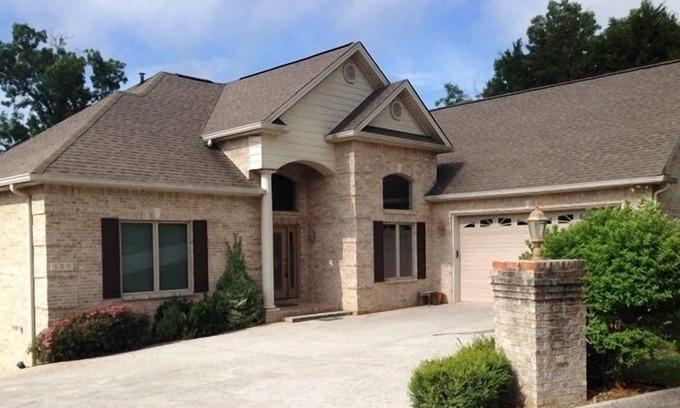 Tazewell House | 8 Bedroom, 5 Bath Custom TN Home at Norris Lake on Woodlake Golf Course