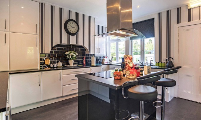 Gordon Cottage | 8 bedroom accommodation in Gordon, near Kelso