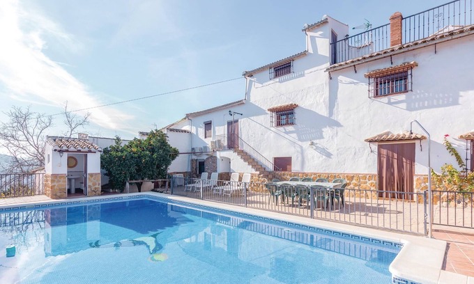 Iznajar House | 8 bedroom lovely home in Iznájar