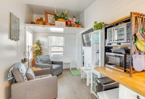 Woodville House | 8 Mi to Cathedral Caverns Tiny Home Hideaway