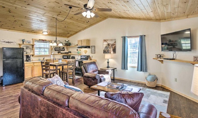Cherokee House | 8 Mi to Great Smoky Mtn National Park Cozy Cabin