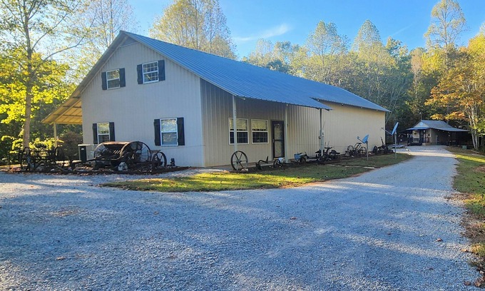Unaka House | 8 Mi to Tellico Plains: House & Cabin Near Trails!