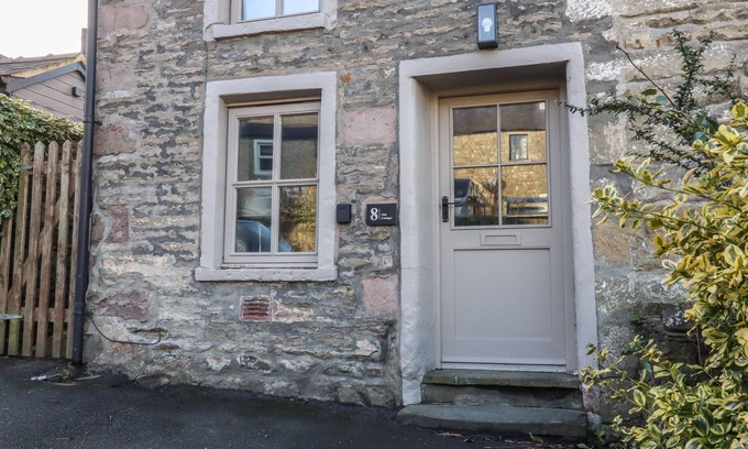 High Bentham Cottage | 8 OAK COTTAGES, pet friendly, with a garden in Bentham, Yorkshire