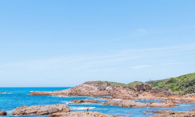 Anna Bay House | 8 Ocean Avenue - Pet Friendly, Wi-Fi, views and Aircon