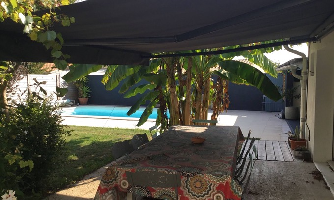 Marennes House | 8-person house with heated pool close to shops