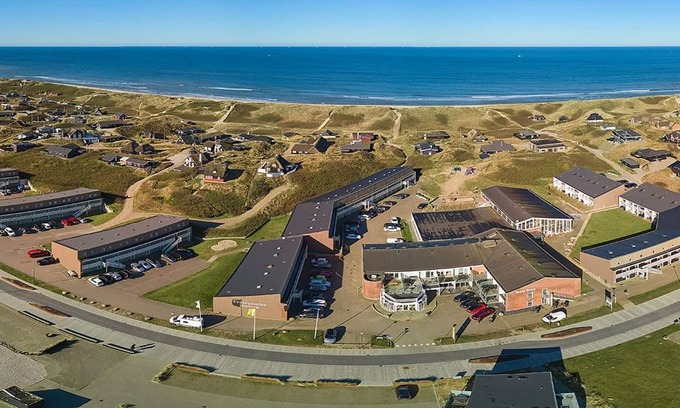 Sondervig Apartment | 8 person holiday home on a holiday park