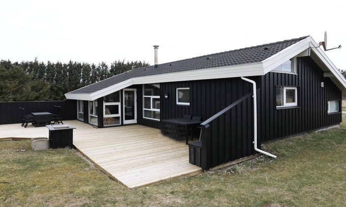 Grønhøj House | 8 person holiday home in Løkken