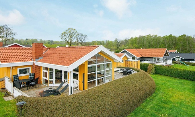 Grønninghoved Strand House | 8 person holiday home in Sjølund-By Traum