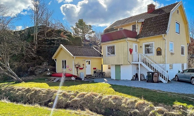 Bjorholmen House | 8 person holiday home in KLÖVEDAL-By Traum