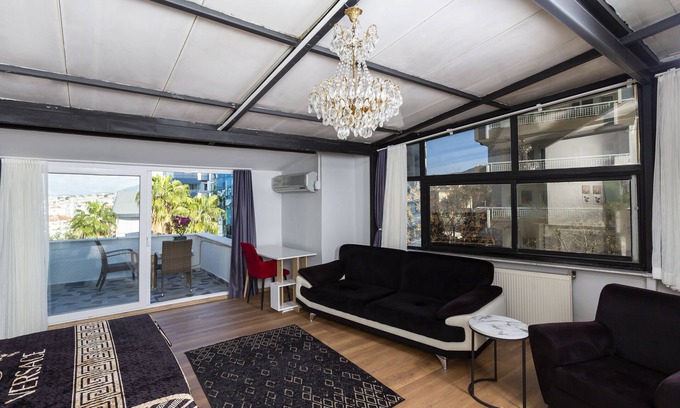 Balcova Apartment | 8 Rooms House