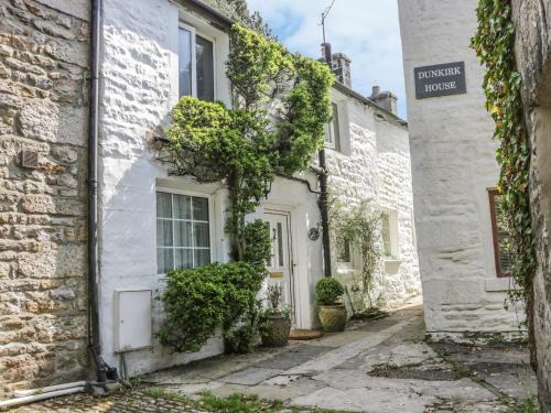 Fourstones Near Bentham House | 8 Stonegate