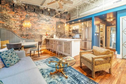 Downtown Asheville Apartment | 80 Lex 203 Eclectic Industrial Apt