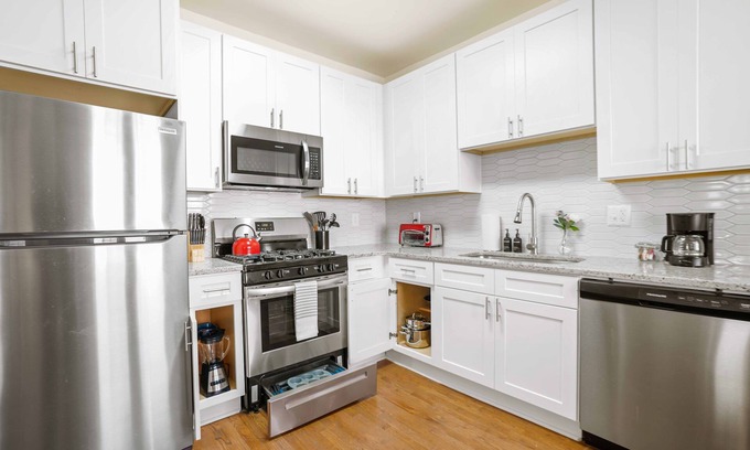 Virginia Highland Apartment | 800 Furnished Apartments