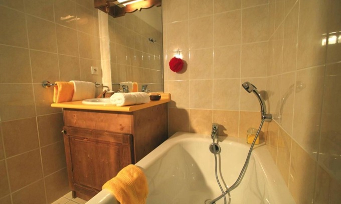 Plan Peisey Apartment | 80m from ski slopes, fitness, swimming pool, terrace, balcony, tv, ski locker, 49-55m²