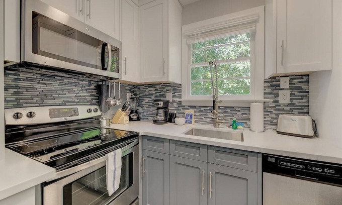 Old Shandon House | 818 Queen St · Relaxing Cozy Apartment in Downtown Cola
