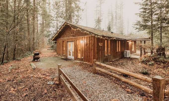 Maple Falls Cabin | 82MF - WiFi - Pets Ok - Wood Stove by RedAwning
