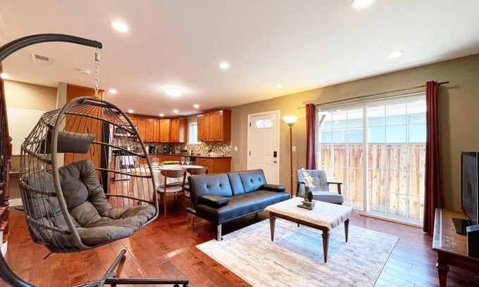 Sunnyvale House | 839-Sunnyvale Great location 2Br/2Bth unit/Kingbed