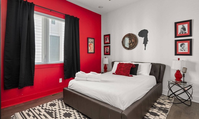 Inglewood Condo | 857 ~ 4 Private Suites ~ 4 Miles to Downtown ~ Walk to Hot Spots ~ Garage Parking ~ Super Clean