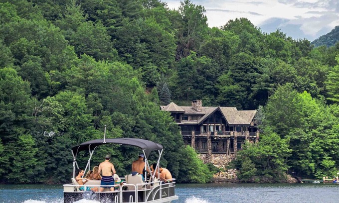 Topton Cabin | 8BR Lakefront Lodge| Hot Tub, Dock, Mountain Views