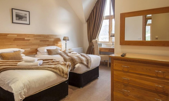 Kenmore Cottage | 9 Maxwells - sleeps 4 guests in 2 bedrooms