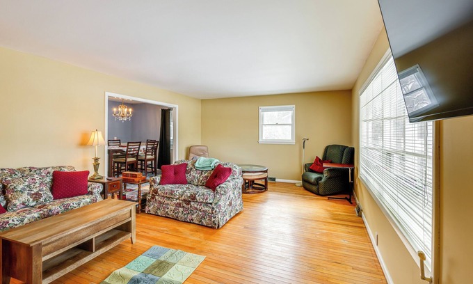 Queensbury House | 9 Mi to Lake George Village: Home in Queensbury