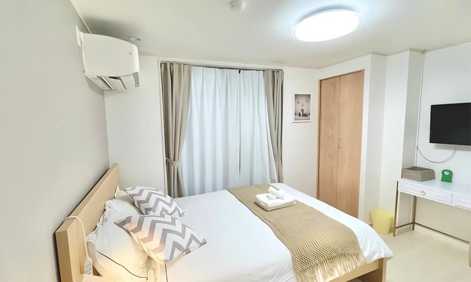 Nishiikebukuro Apartment | 9 - min to Ikebukuro, 2 - min to Yomachi. Cost - eff, 4 - pax. Room 102.