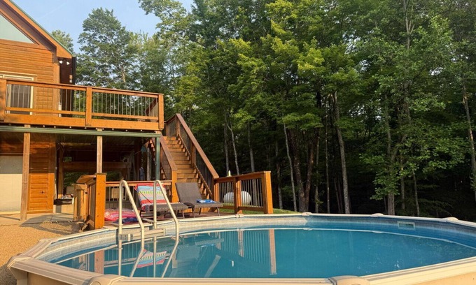 Freetown Apartment | 9 Oaks Log Cabin of Brown County