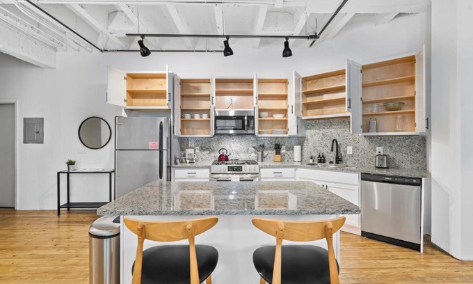 Midtown Apartment | 900 Lofts