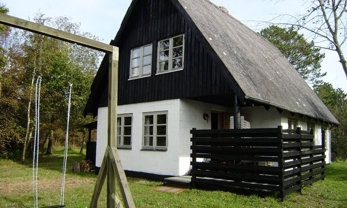 Ronbjerg House | 92 m2 summer house situated on 47.000 m2 nature/forest land. Free Wi-fi.