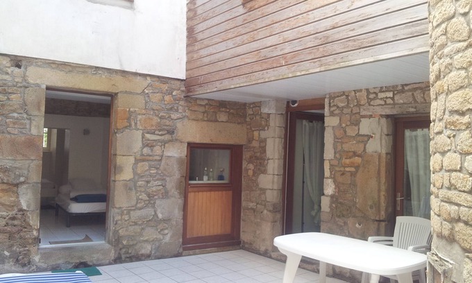 Vannes Apartment | 95 sq.m, with 1 bedroom, living room with sofa bed, terrace, patio, and Internet