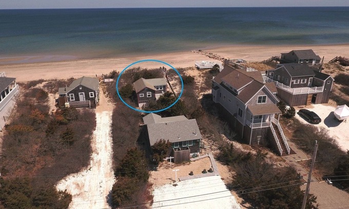 East Sandwich Cottage | 95A Salt Marsh- Seaside escape @ private beach-1BR Cottage w/AC, steps to sand!