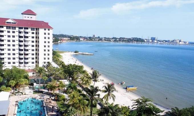 Taman Tanjung House | 99 Glory Beach Resort - seaview, poolview, beachfront,wifi