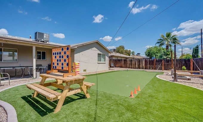 Cox Heights House | 9Beds! SPRING TRAINING! PHX Open+PutGolf/PingPong