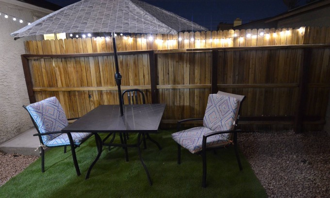 Paradise Valley Apartment | 9min to the airport washer & dryer, kitchen, outdoor BBQ. Sleeps 4