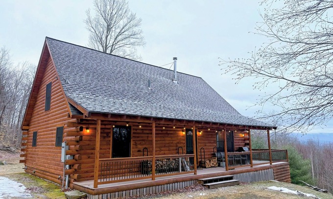 Franconia Cabin | 9N Mountainside Cabin in Franconia Heights, Dog Friendly, Stunning Views!