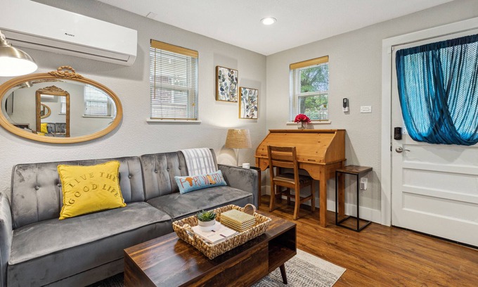Fort Worth Cultural District Cottage | A 3 minute walk to Dickies Arena & Will Rogers Coliseum