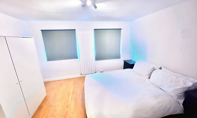Borehamwood House | A 4-bed house, for families/groups seeking comfort. 45mins to central London.