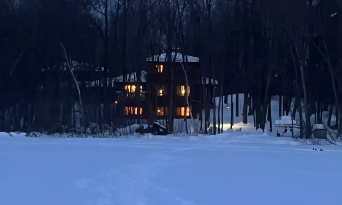 Cumberland House | A Bair Lair: 3-Story Lake Cabin and Studio Apt
