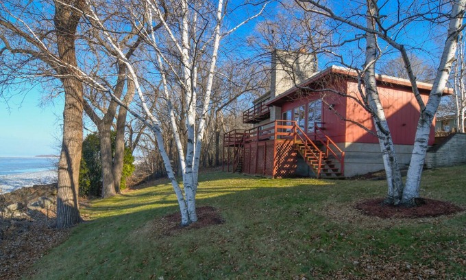 Green Bay House | A beautiful bayside cottage perfect for family stays!